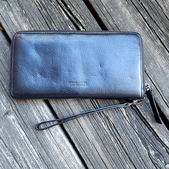 Kenneth Cole Black Leather Wristlet Wallet - Picture 5 of 11